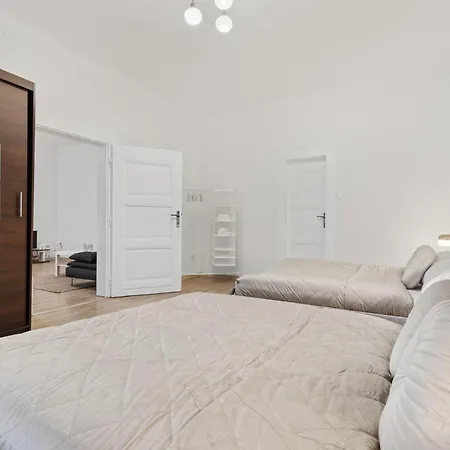 Center - Modern & Stylish *