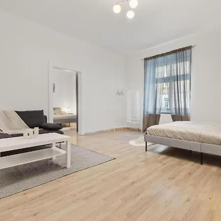 Center - Modern & Stylish Apartment