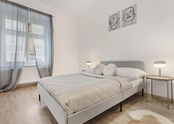 Center - Modern & Stylish