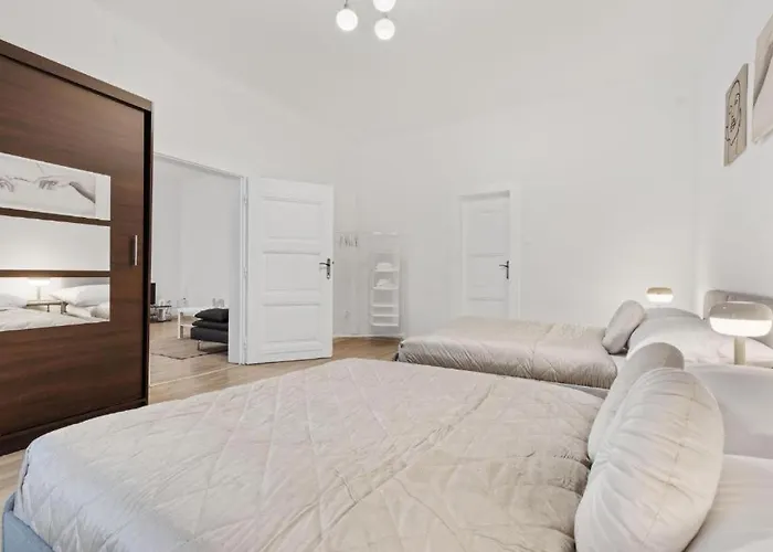 Center - Modern & Stylish *